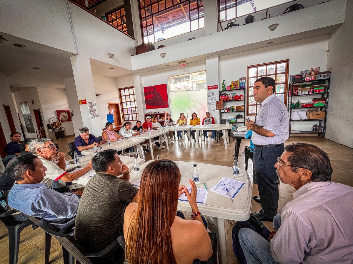 GuayasRC5's tweet image. 🌱 En #Bucay impulsamos el Frente Emprende Guayas, un espacio para fortalecer el talento local y convertir ideas en proyectos reales.

💪 La #Direccion provincial del guayas  sigue apostando por un #GuayasProductivo y solidario.

🤝 ¡Más unidos que nunca!