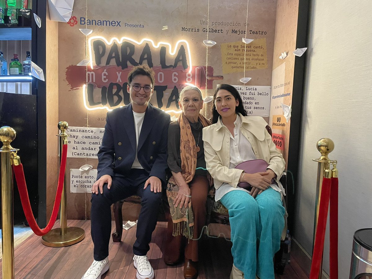 Ya llegó al N. Teatro Libanés #LuisaHuertas, nuestra de madrina de honor esta tercera función especial de #ParaLaLibertad: México 68, un musical que mantiene viva la memoria. 

¡Esta es segunda llamada, segunda 💺!