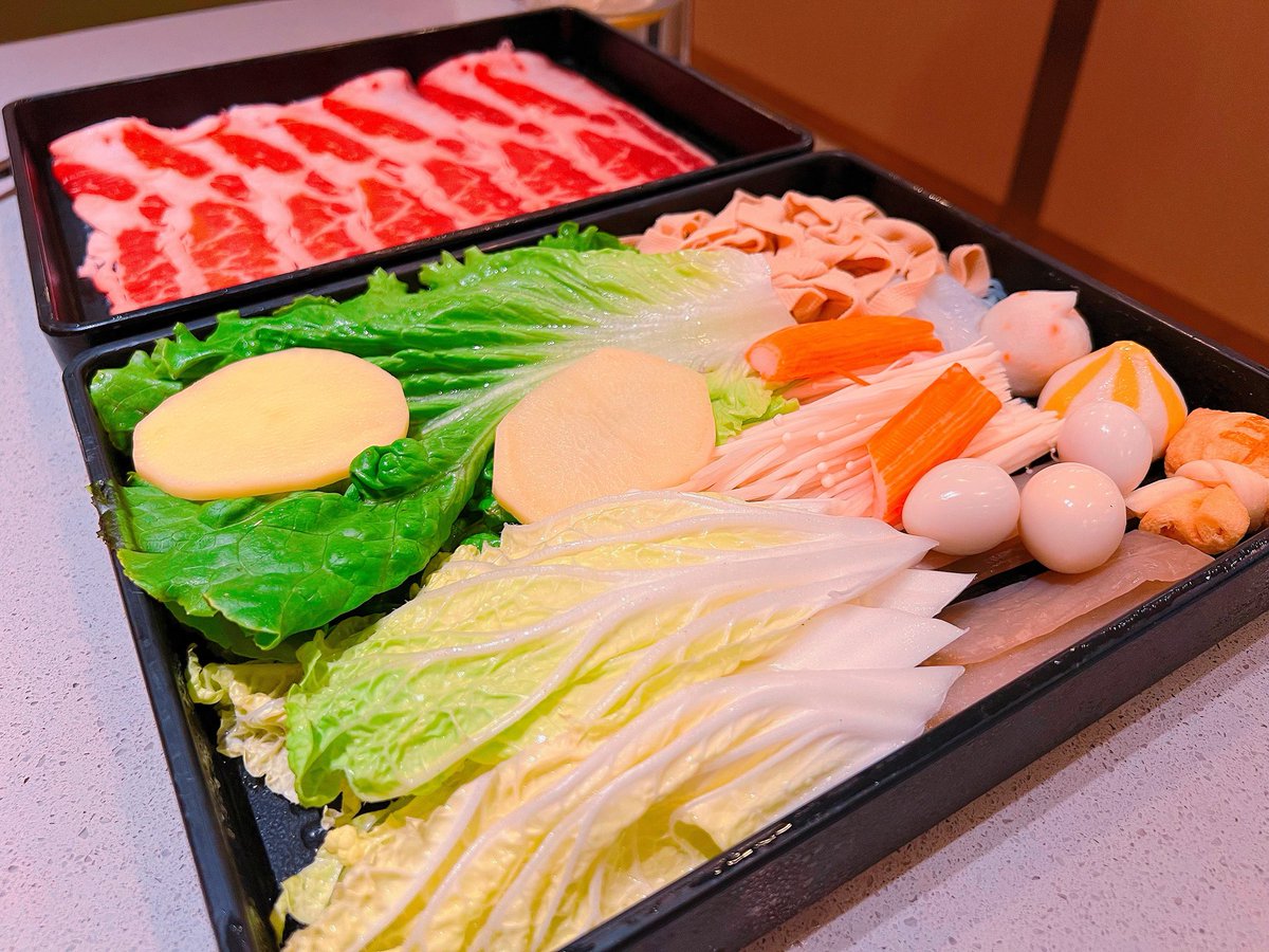 GastroWorldBlog's tweet image. If you are free for lunch on a weekday, you have to check out Haidilao Hotpot for their lunch special. I love the platter where you get an assortment of veggies and dumplings then choose your choice of protein and broth.

gastroworld.ca/2025/10/haidil…