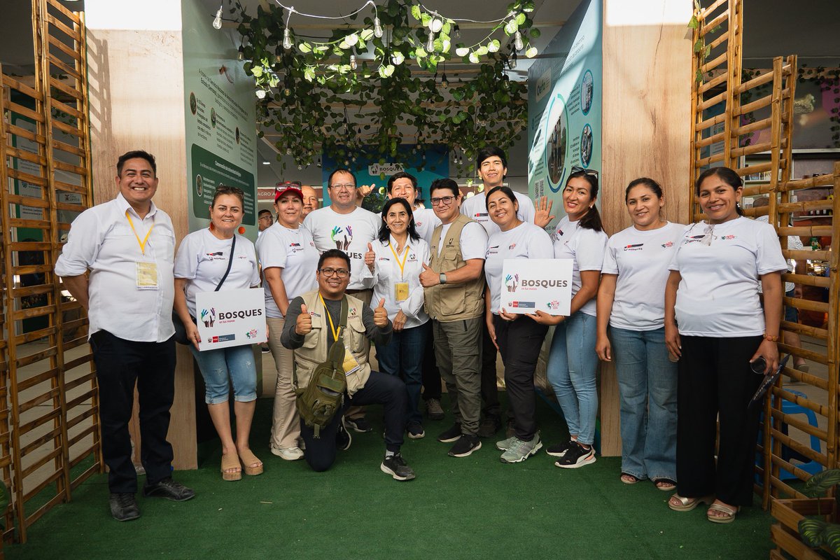 ProgramaBosques's tweet image. 🌿✨ Así culmina nuestra participación en la @ExpoAmazonicaPe 2025 🙌💚
Felicitamos a las comunidades participantes por compartir el valor y la riqueza de nuestra Amazonía, y a la comitiva del Programa BOSQUES del @MinamPeru encargada de brindar soporte a las comunidades.