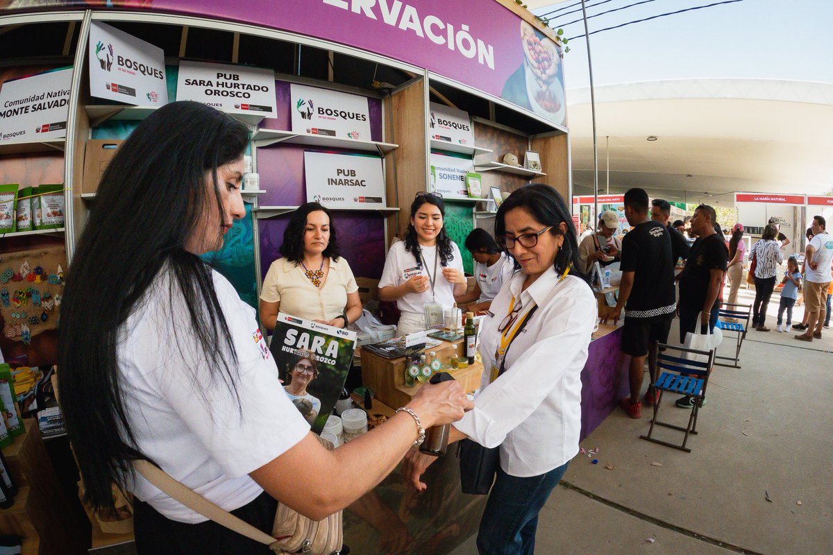 ProgramaBosques's tweet image. 🌿✨ Así culmina nuestra participación en la @ExpoAmazonicaPe 2025 🙌💚
Felicitamos a las comunidades participantes por compartir el valor y la riqueza de nuestra Amazonía, y a la comitiva del Programa BOSQUES del @MinamPeru encargada de brindar soporte a las comunidades.