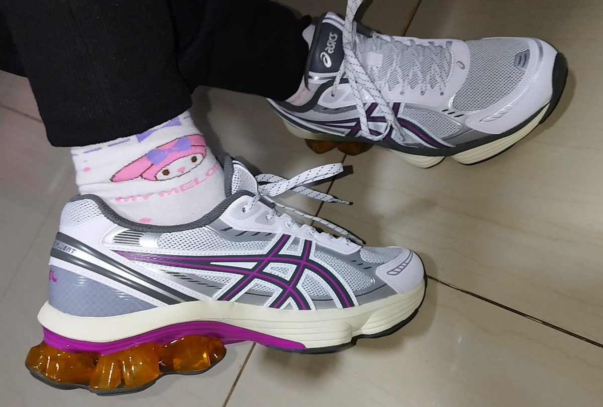 AngelOfDea58652's tweet image. I&apos;m in love with these sneakers - Asics Gel Kinetic. 🖤🥰
Love at first sight, I couldn&apos;t resist and bought it. 

#ASICSSPORTSTYLETH  #asics