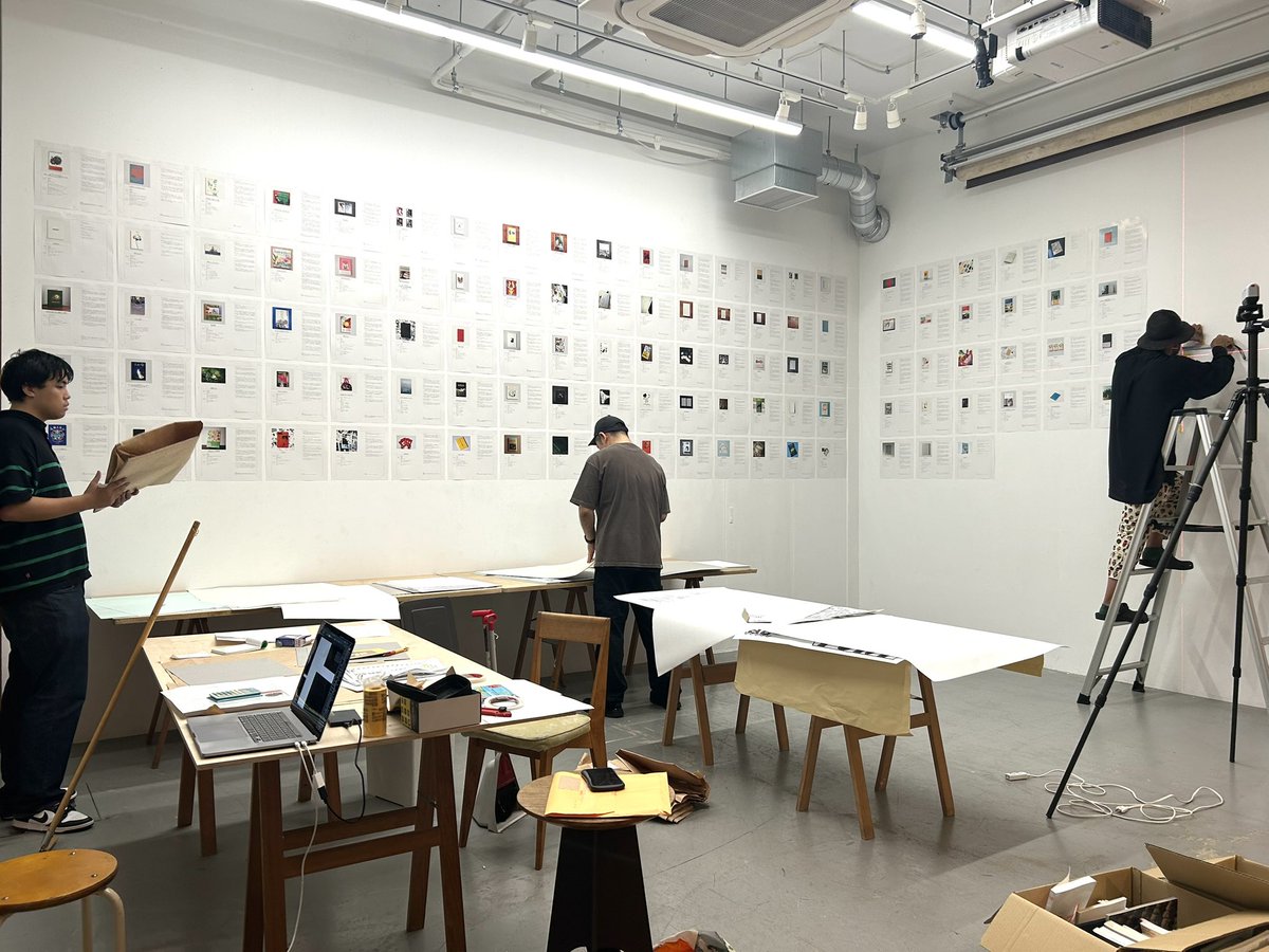 printing_boy's tweet image. 【RTお願いします!!】
『 100人強の本をつくる裏側に迫った展示 』を開催します!
≪ なぜ本をつくったのか。≫
・・・手間も時間もお金もかかるのに。
≪ どんなキッカケで本をつくるのか。≫
・・・そのスイッチが入った瞬間とは。
≪ 本をつくって何が変わったか。≫…