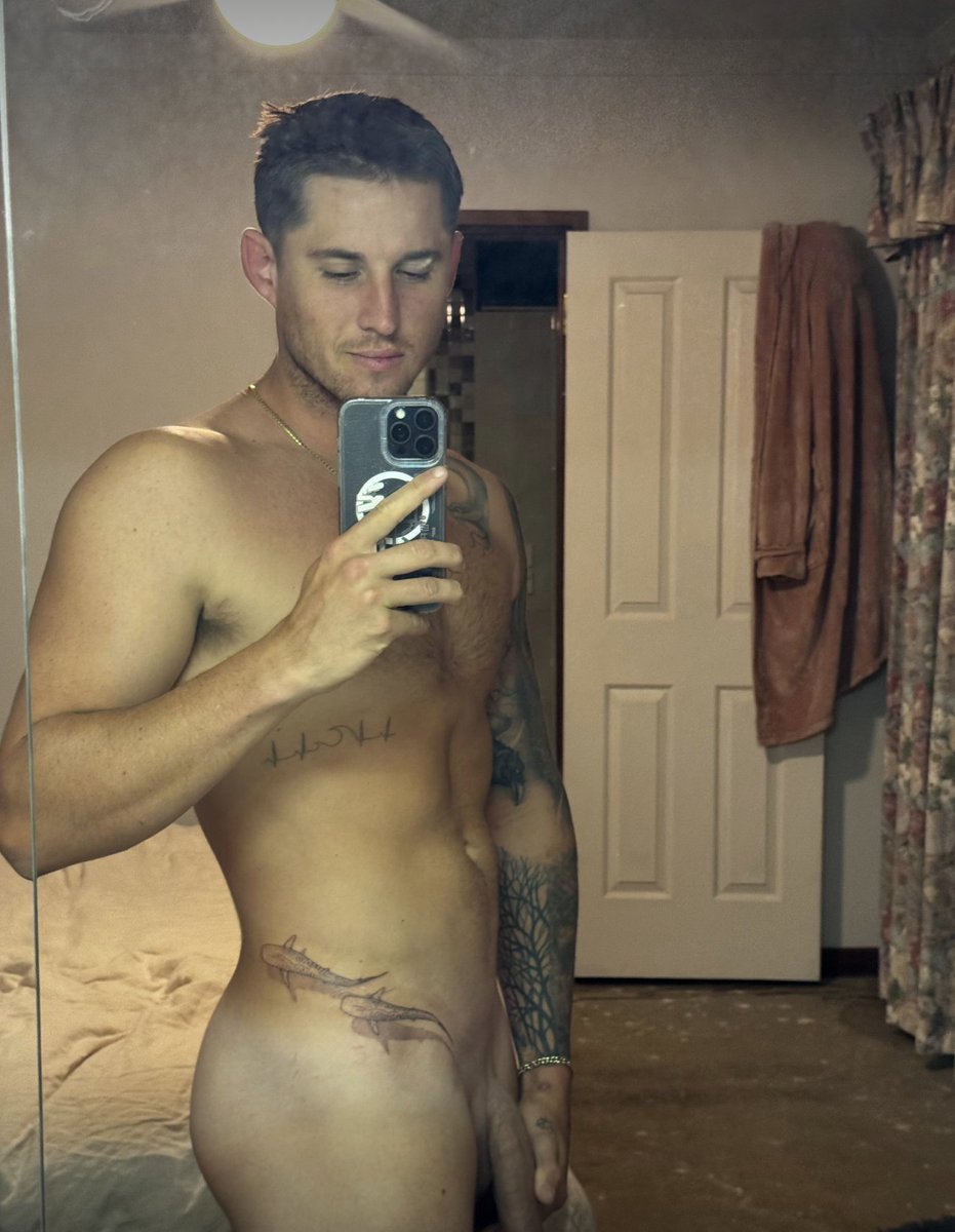 Fuck I'm horny tonight 😈