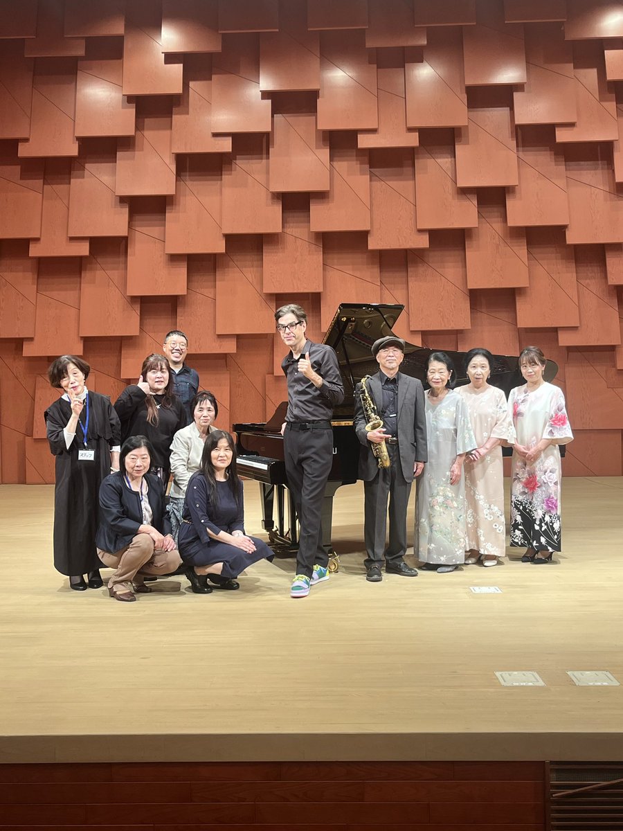 jacobkoller's tweet image. 昨日の福井県美浜町の公演はとても良かったです♪お琴奏者三人組とコラボして荒城の月はいつもより和風な感じで神秘的でした。サックス奏者とも枯葉などのコラボをして随分盛り上がった!お越し頂いた皆さんありがとうございました😊