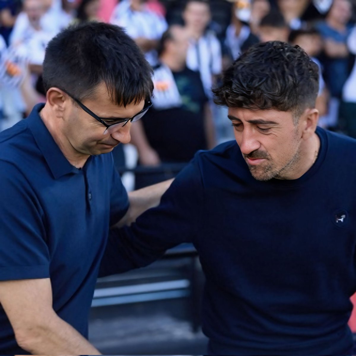 Pablo Hernández en tres jornadas: ha destituido a Raúl Llona (Cultural) y Asier Garitano (Sporting), y ha dejado en la cuerda floja a Paco López (Leganés).

La viuda negra de los banquillos.