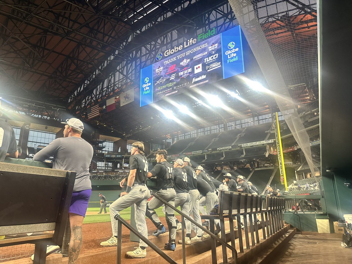 RangerBaseball_'s tweet photo. Globe Life https://t.co/Rh390tynEr