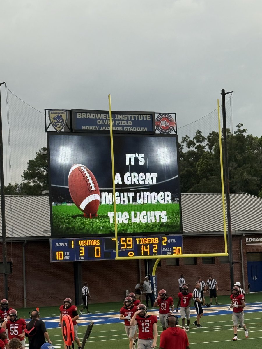 RandomSportsGem's tweet image. Olvey Field at Hokey Jackson Stadium in Hinesville, Georgia Home of the Bradwell Institute Tigers!

HC: @shonb82
