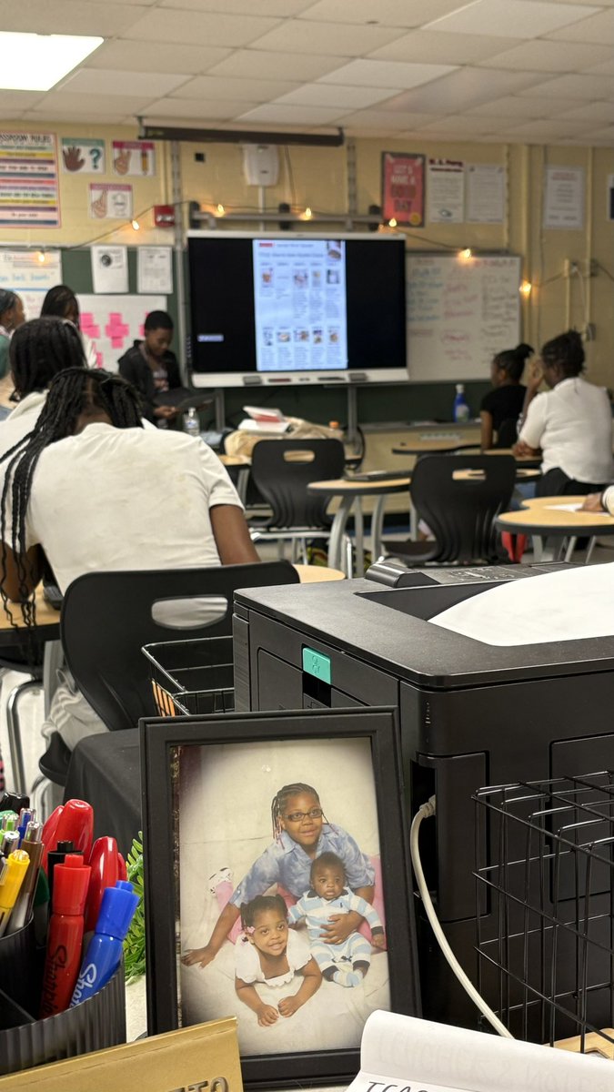TeachMsB23's tweet photo. My AVID student’s showcased their understanding of the AVID 10-Step Tutorial Process through creative Word Splash presentations — connecting academic strategies to real-world processes like cooking! 🔥@WAPerryMS https://t.co/iOjrzPBbHA
