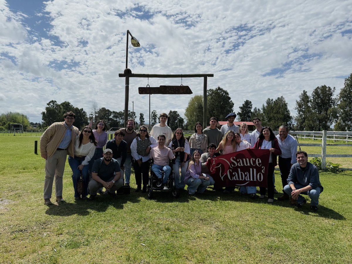 PNacionalJoven's tweet photo. LO QUE NOS UNE | 📍Sauce, Canelones. 

Seguimos recorriendo el país. Siempre, poniendo al @PNACIONAL a la orden para construir desde el diálogo y el compromiso.
¡Gracias, @Pablo_Mieres por acompañarnos! https://t.co/85YBcvCGGR