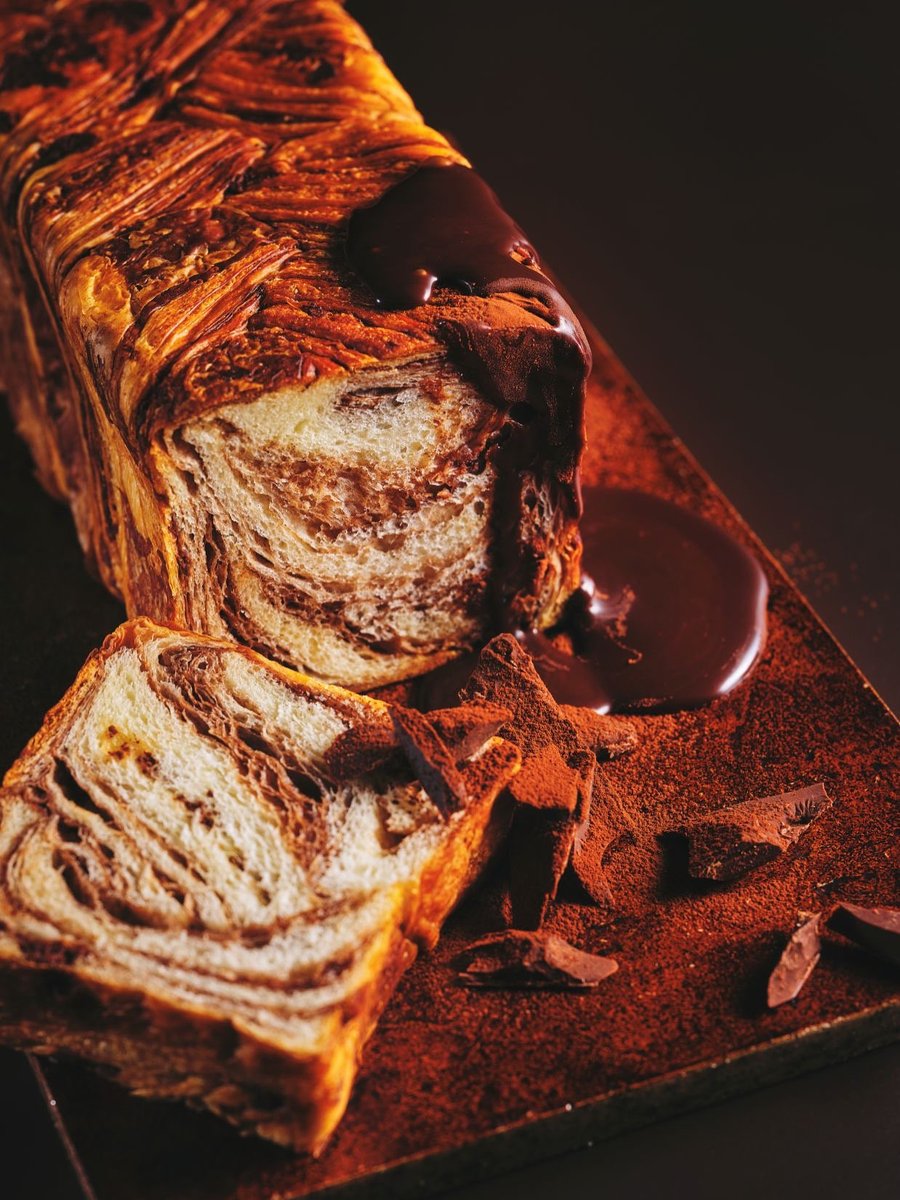 【チョコレートショップ✖️グランマーブル】
期間限定POPUPのみでの限定販売🍫🍞
「チョコレートショップ」が特別にブレンドしたオリジナルショコラを使用。　　

●場所：大丸福岡天神店 本館 B2イベントスペース
●期間：10/1(水)〜10/7(火)
●商品名：ミルキーショコラ
●値段：一斤1,728円