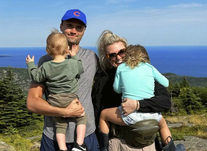 Do you stand with Charlie Kirk's Family?

A. YES
B. NO

IF Yes, Give me a THUMBS-UP👍!