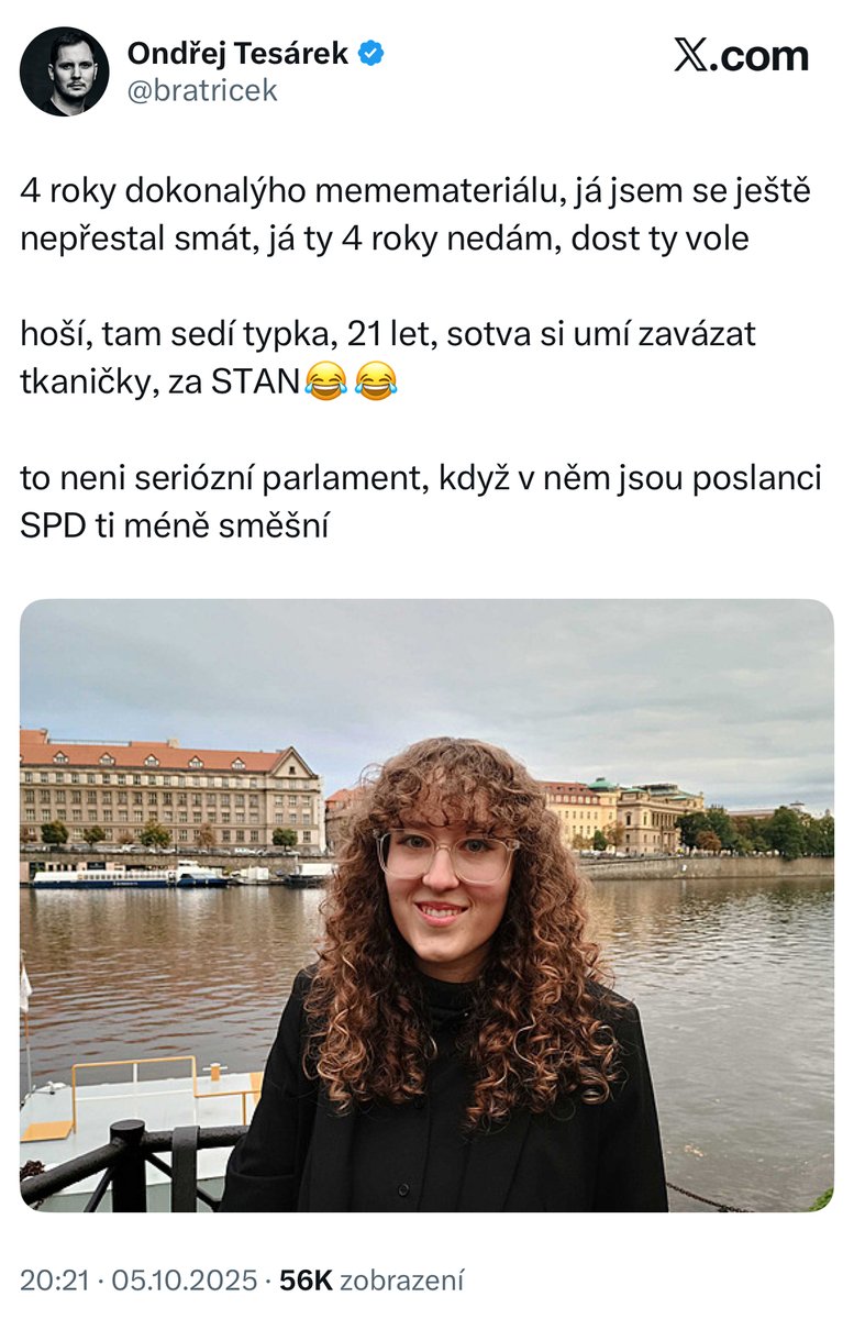 Tohle je superpitomý příklad přízemní namyšlenosti. Z nějakého důvodu sebevědomý muž vysmívající se mladší ženě, o jejíž zkušenostech a potenciálu neví nic....
Jen pro kontext namátkou pár příkladů:

- Emma Destinnová ve 20 letech debutovala v Berlínské dvorní opeře
 - Josefu