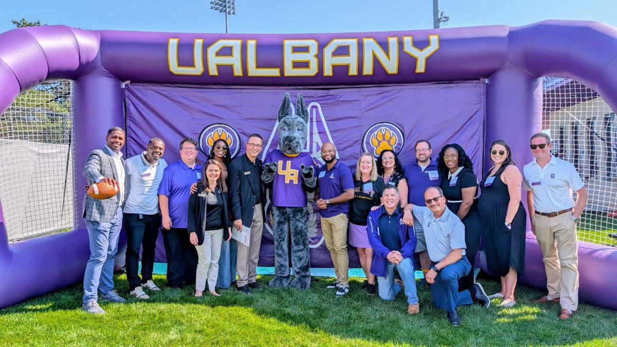 Was delighted to join President ⁦<a href="/HavidanUAlbany/">Havidán Rodríguez</a>⁩ and VP ⁦<a href="/MikeChristakis/">Mike Christakis</a>⁩ along with my fellow <a href="/ualbany/">University at Albany</a> Student Affairs Alumni Board  members at family weekend. ⁦<a href="/ualbanyalumni/">UAlbany Alumni Association</a>⁩ ⁦<a href="/UAlbanyNews/">UAlbany News</a>⁩