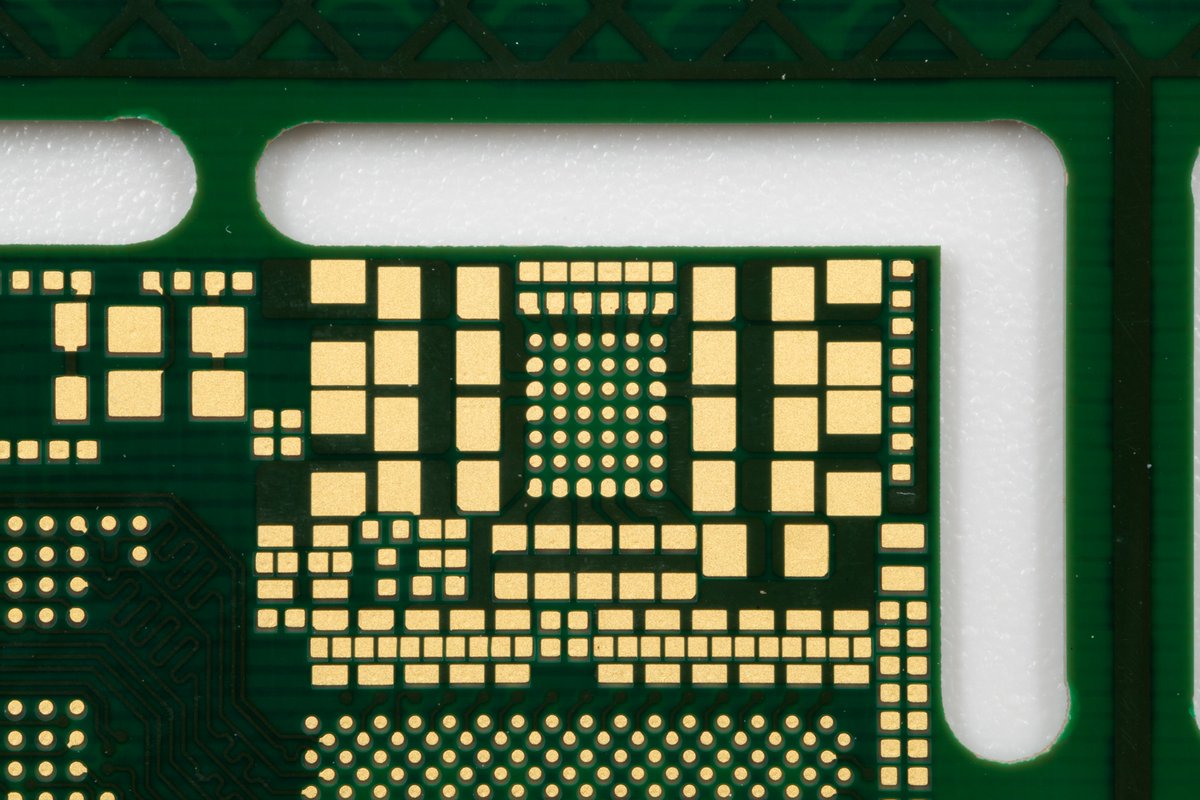 QVHenkel's tweet image. A good example of when to use soldermask defined pads... Especially when using VIPPO and the VIA is larger than the original pad, soldermask defined footprints have a higher manufacturing yield. The two images show the same footprint; one is soldermask-defined, while the other is…
