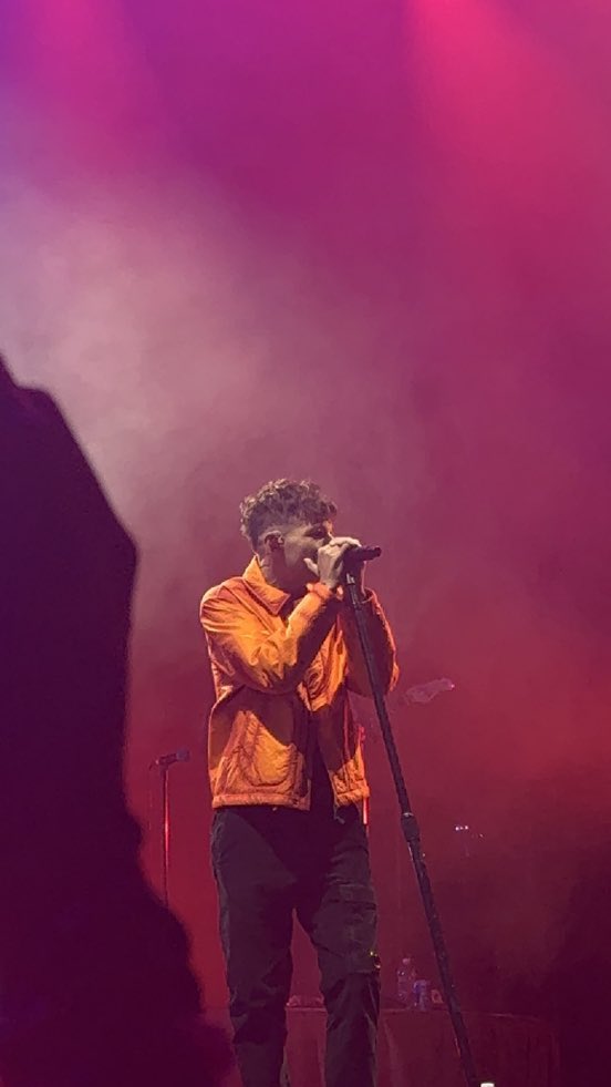 ❤️‍🔥 LOUIS EN EL ESCENARIO POR PRIMERA VEZ PARA LA ERA LT3 ❤️‍🔥

©️ LittleHoneyBlue