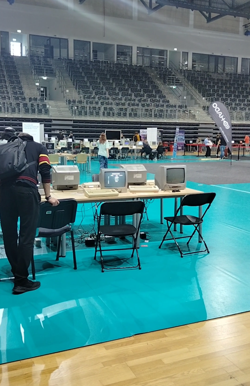 Last weekend you had a chance to play Hank: Drowning On Dry Land at #MFKiG in Poland!🎉

Huge thanks to everyone who decided to drop by and check out my game, as well as to all the other devs I've met at the event. What a crazy experience!🙏

#indiegame #gaming #gamedev #indiedev