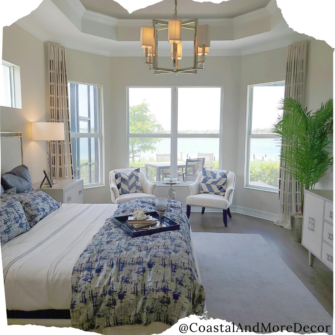 CSTL_More_Decor's tweet image. That view! 🌊 Imagine waking up every morning to this breathtaking waterfront scenery right outside your window. This master suite perfectly blends elegant coastal decor w/ comfortable seating to create a luxurious sanctuary. The blue accents really play off the water, creating a…