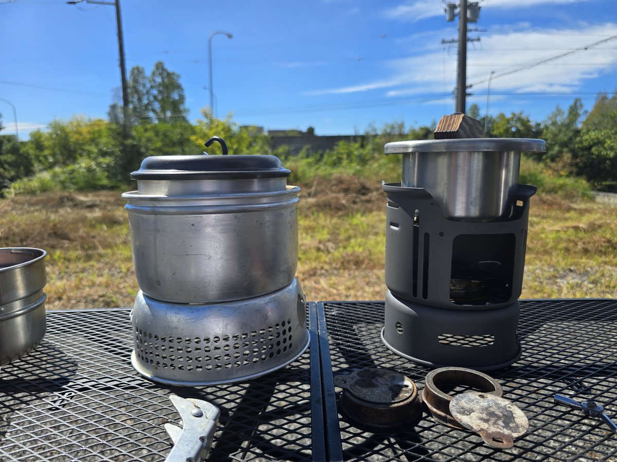 hiyoko25eri's tweet image. 会社ランチ（アルスト調理）

豚汁、白米、トマト

alcosの風防五徳使ってみまして、火力調整蓋の出し入れがめちゃ便利！
風防的にはストームクッカーには劣りますが、自分のスタイルにはぴったりです。
問題は冬の風の強い日にどうなるか？ですが。

＃alcos cw-c01
＃ストームクッカー
＃四毒抜き