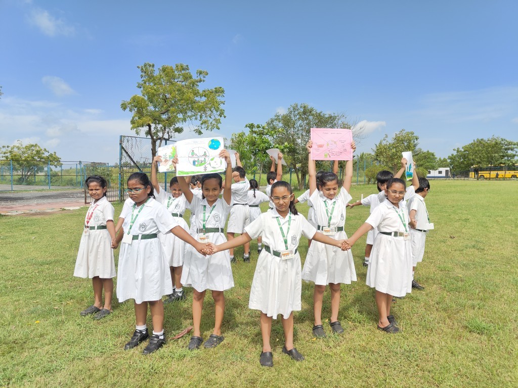 DPSTapi's tweet image. In alignment with the Swachh Bharat Abhiyan and the CBSE guidelines, our school successfully organized a week-long series of activities under the theme “Swachhata Hi Seva – Swachhotsav.” Students and teachers actively participated with great enthusiasm