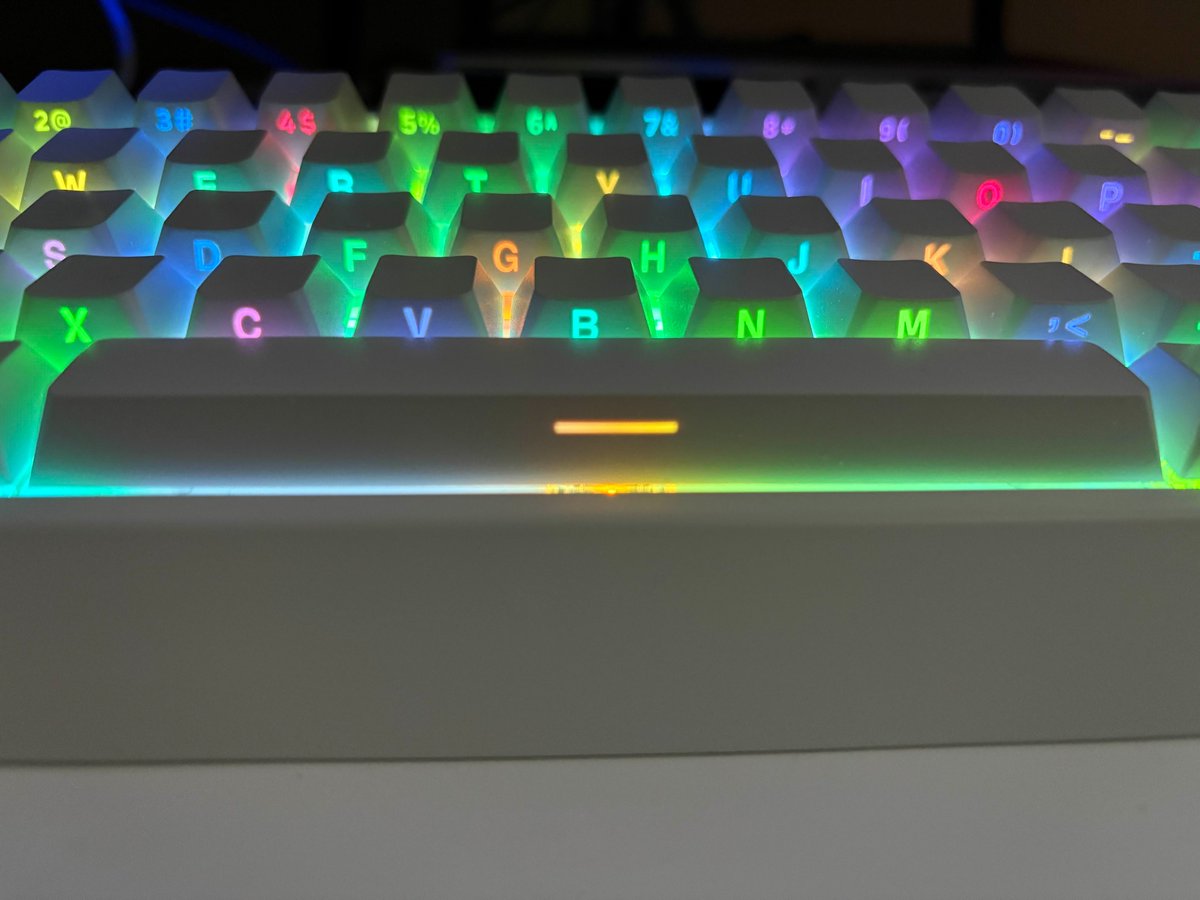 Utashiro_uR's tweet image. 今回、ご縁がありまして
P1N（@1st_NetworkGG）様よりキーボードの提供をして頂きました！
標準状態で約１３０時間以上使用したので個人的なレビューを書かせて頂きます。

今回提供して頂いたのは日本未発売の
IROK CAROTMAS  Mercury68 LITE
見た目の良さもさることながら、性能面も妥協無し。…