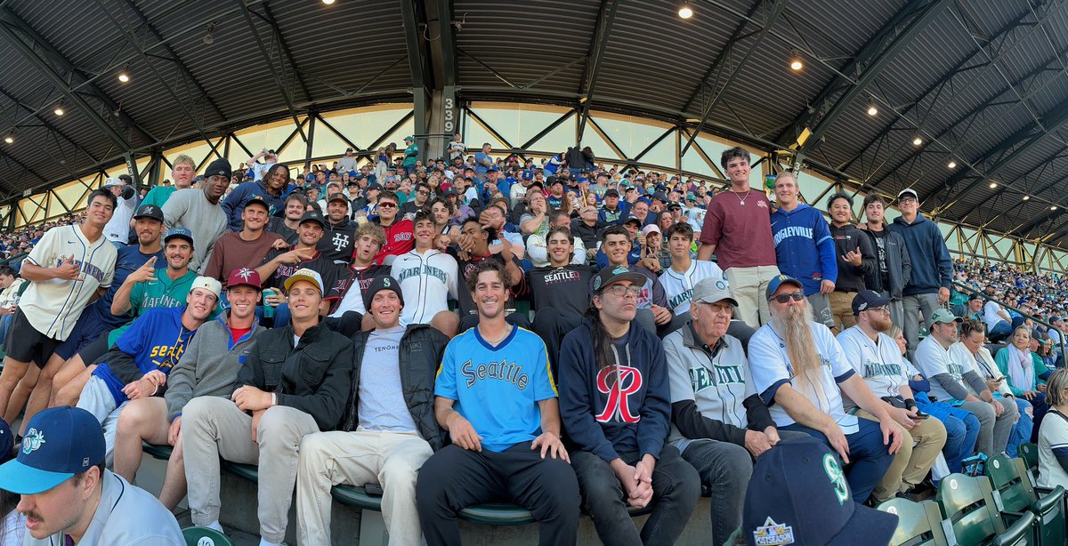 Current Redhawks taking in playoff baseball courtesy of our Cy Young Redhawk ⚾️

Appreciate it <a href="/TarikSkubal/">Tarik Skubal</a>!