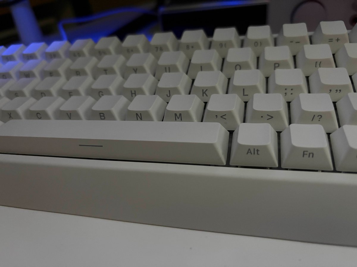 Utashiro_uR's tweet image. 今回、ご縁がありまして
P1N（@1st_NetworkGG）様よりキーボードの提供をして頂きました！
標準状態で約１３０時間以上使用したので個人的なレビューを書かせて頂きます。

今回提供して頂いたのは日本未発売の
IROK CAROTMAS  Mercury68 LITE
見た目の良さもさることながら、性能面も妥協無し。…