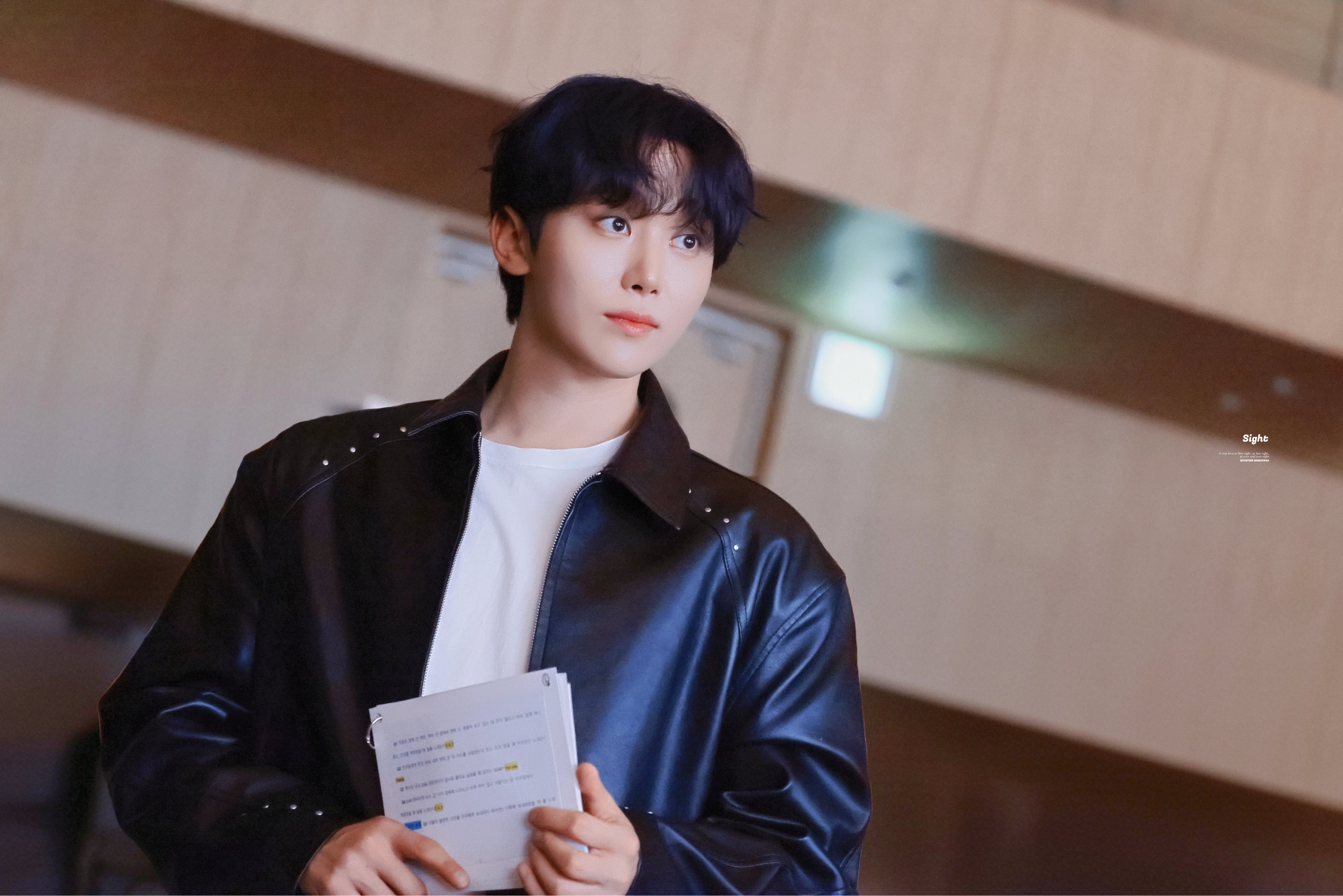 𝑠𝑖𝑔ℎ𝑡 on X: 