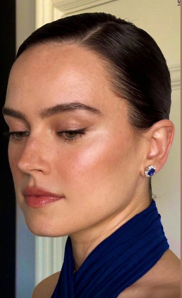 callamdenot's tweet image. The unbelievably gorgeous Daisy Ridley
