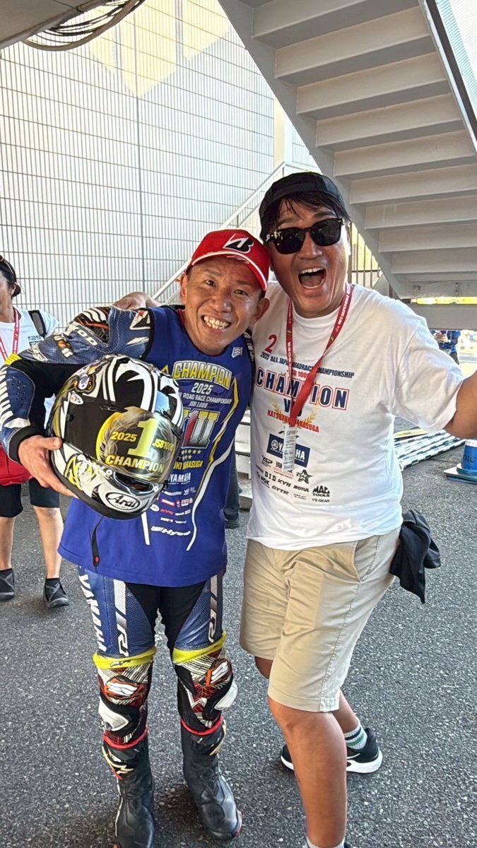 【全日本ロードレース選手権 第6戦
　　　　　　　　　　in 岡山国際サーキット】

弊社代表ホソカワシャッチョサン✌️が、
サポートチーム＆ライダーの応援に行ってまいりました🏁

そんな中――
サポートライダーの #中須賀克行 選手 が、
2025年 JSB1000クラスのチャンピオン🏆を決定‼️✨
これで