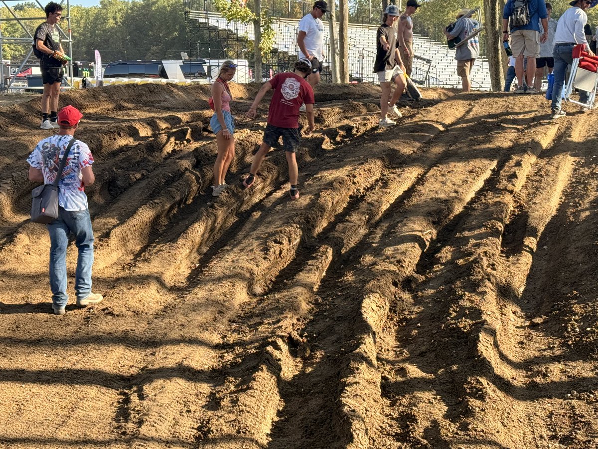 jacobsaylor198's tweet image. Filthy animals.