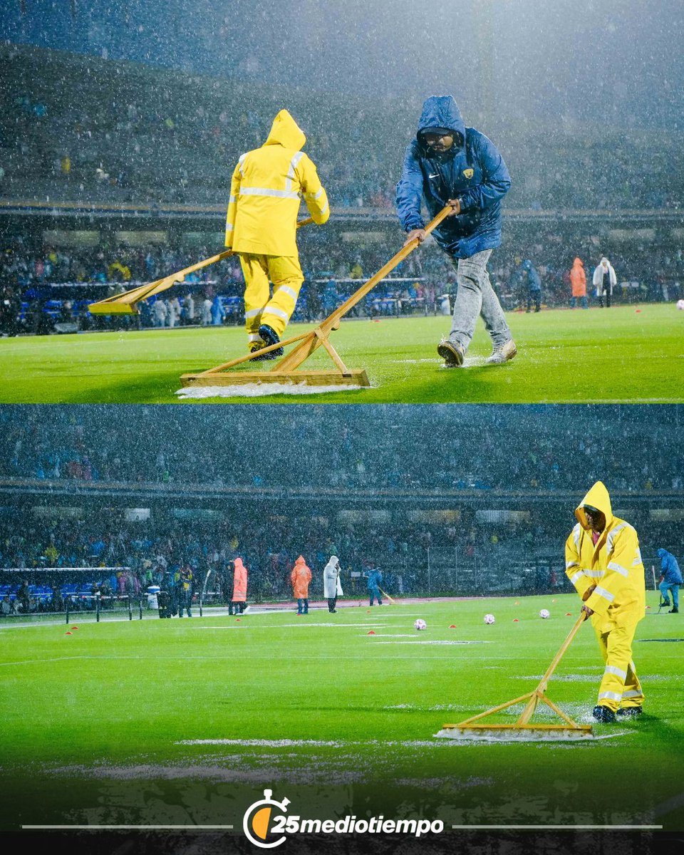 ¡ASÍ LUCE LA CANCHA DEL OLÍMPICO UNIVERSITARIO! ☔

El partido entre Pumas y Chivas se retrasa por lluvia

🕖 El juego arrancará a las 19:35 horas