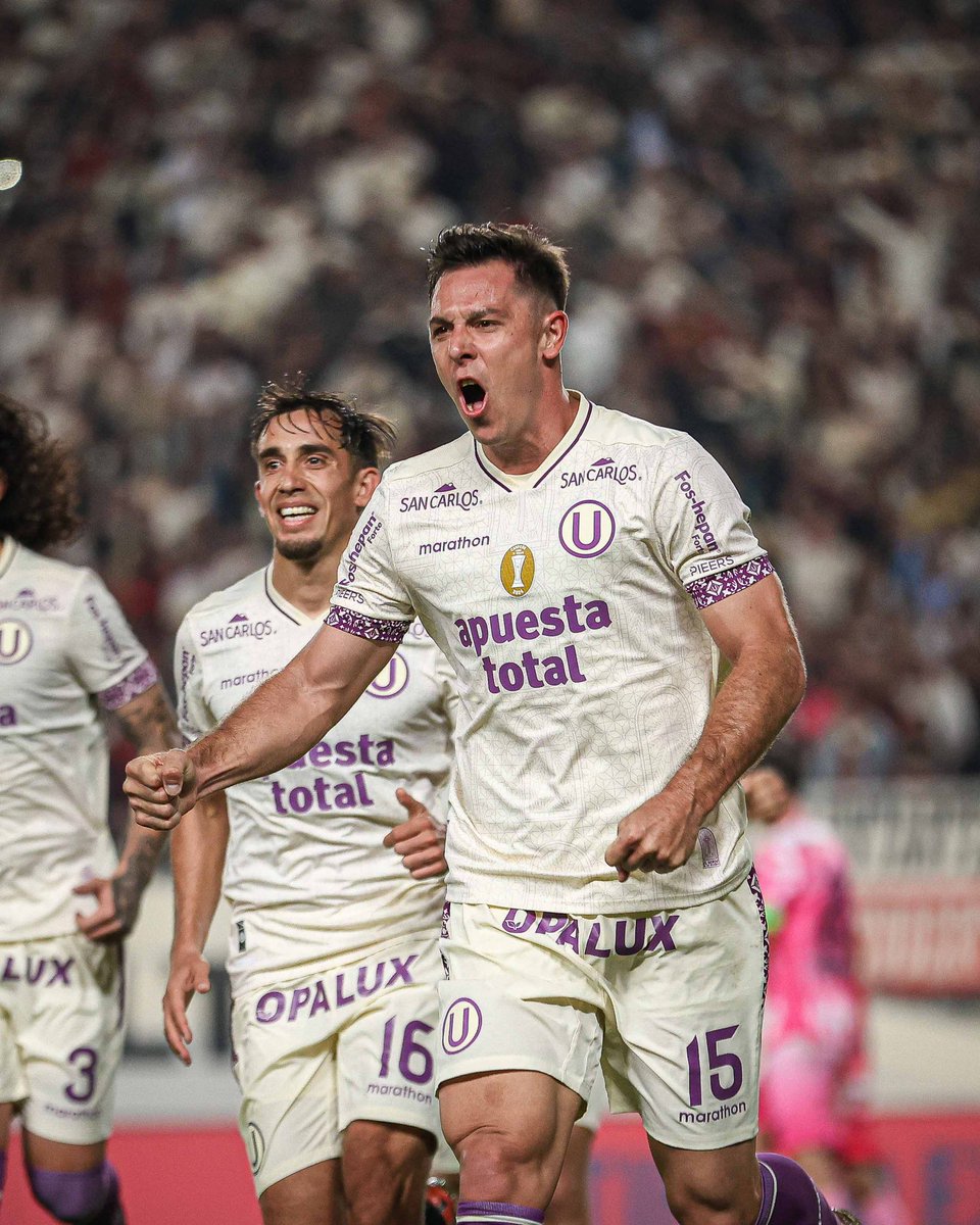 falloarbitral's tweet photo. Con goles de Jairo Concha, Diego Churin y José Rivera, Universitario GOLEÓ 3-0 a Juan Pablo II y tiene pie y medio en el tan ansiado TRICAMPEONATO.

Tenemos claro que esto pasa cuando un equipo tiene claro sus objetivos, no?👀 https://t.co/VVH86Kt49B