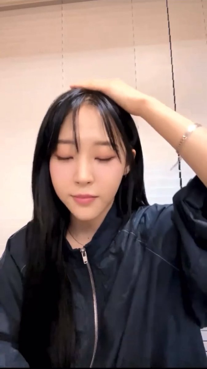 dear_byul's tweet photo. How to report recent malicious posts towards Moonbyul if you are an international fan. 

#ProtectMoonbyul
#문별_지켜줄게
#MOONBYUL #문별

First, RBW usually don’t check or respond gmail so international fans need to create a naver account.

Using a Korean email service like Naver can improve the chances that our messages will be received and read properly.

>How to send emails to RBW using Naver (for international shooting stars/moomoo)

Steps:
1. Go to https://t.co/uO2kNztA0X and click “회원가입 (Sign up)” to create a Naver account.
 
2. Enter your information and verify your phone number (international numbers are accepted).

3. Once your account is created, go to https://t.co/CvhJYeewJc and click “메일쓰기 (Compose Mail)”.

4. Fill out the fields as follows in the next link: 

Only Korean version (so we can have a better impact since comments are from K-ot3 moomoos) 

-Link: https://t.co/CLZjY0z5yA

-English translation link: https://t.co/18Opk0iPJ9 

5. When everything is ready, click the green “보내기 (Send)” button.

6. Optional: You can check your ‘Sent’ folder to confirm the email was sent successfully.

PLEASE RT TO SPREAD.