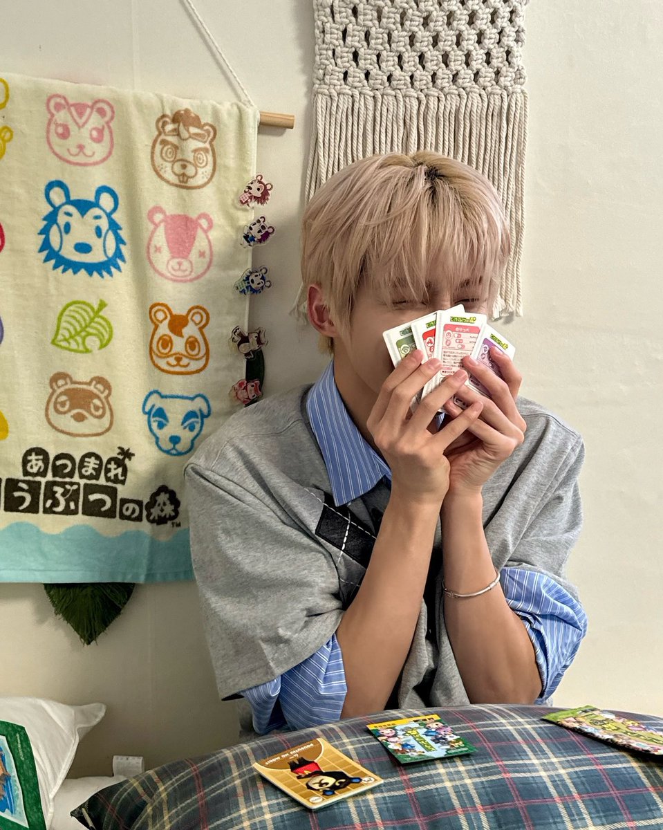 tws__you's tweet photo. 내 동숲주민같은 지훈이...
이사 가지마.. 조은 거 줄게..
근데 계속 주면 또 떠나자나 
적당히 줄게... https://t.co/2ls4IqeGIN