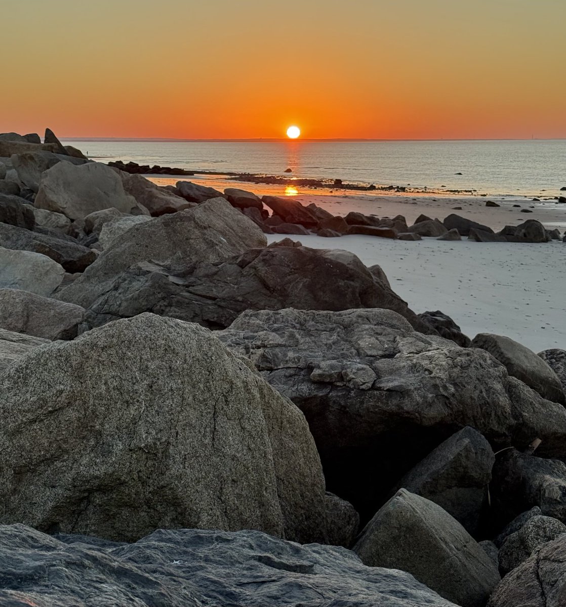 mmuhlfelder's tweet image. #capecodbay is the real life version of Narnia and some days the #calmocean is more calm than others