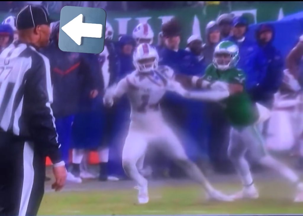 bigbird3420's tweet photo. @FitzMagic_14 Completely misses the pass interference on Coleman and intentional grounding but what can you expect from the this ref https://t.co/JXCeGl2b1f