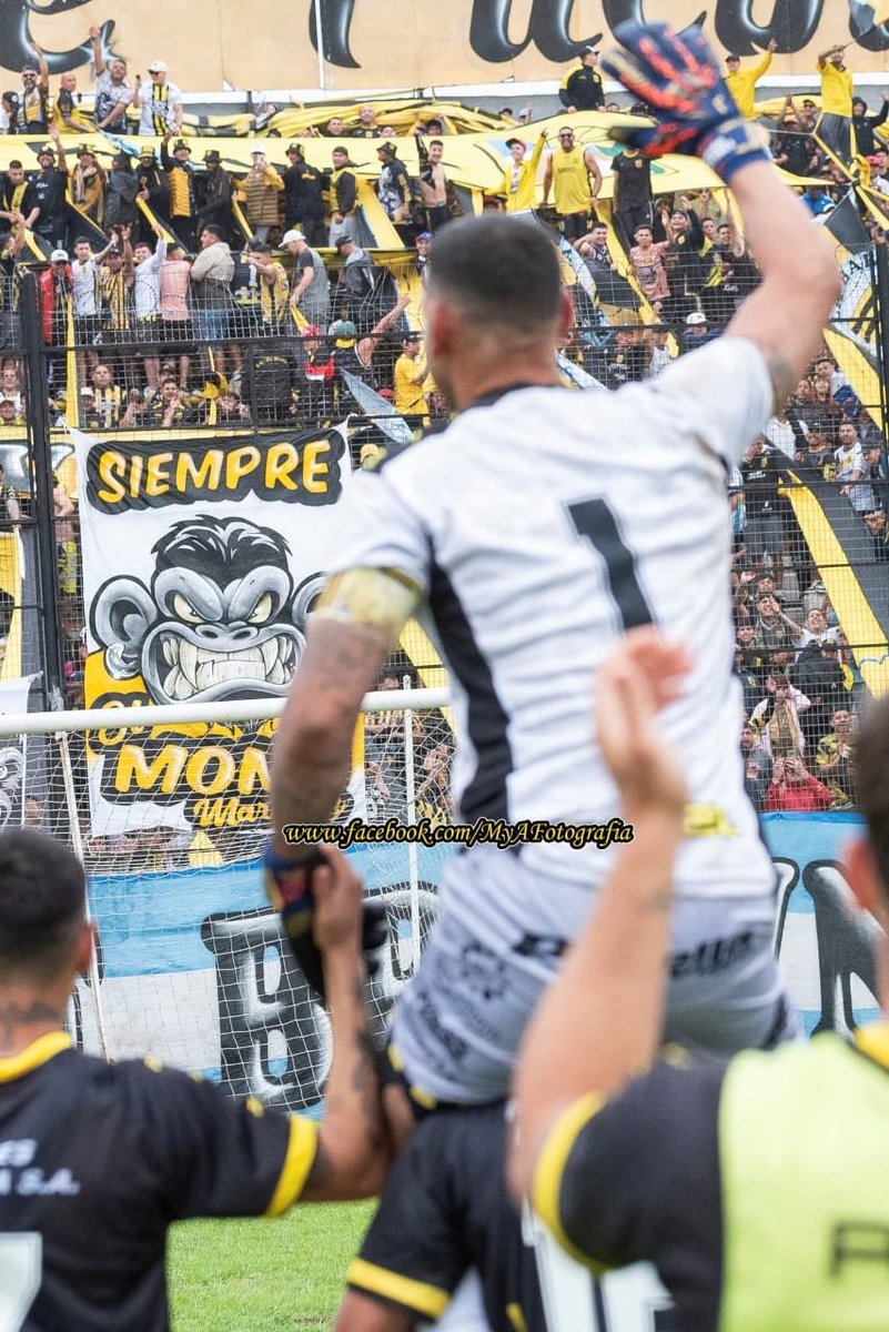 Eternamente agradecido, mono querido.
Más que merecida la despedida y ovación final, éxitos en lo que venga! Siempre seras recordado en Almirante Brown!