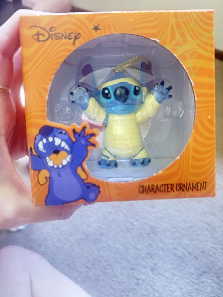 Pomchi_Puppy's tweet image. Mum went to the supermarket and found these newly released Halloween Sitch Ornaments 🐾

#tinkerbellthepomchi #pomchi #dogsoftwitter #dogsofx #tatertotsquad #stitch