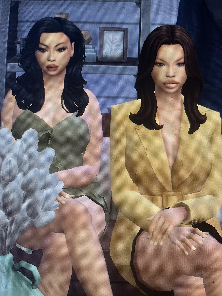 My twin sister Lilly came to visit . Aka Lilliah Paulsen #Sims4 #simsiary #sims4adventureawaits