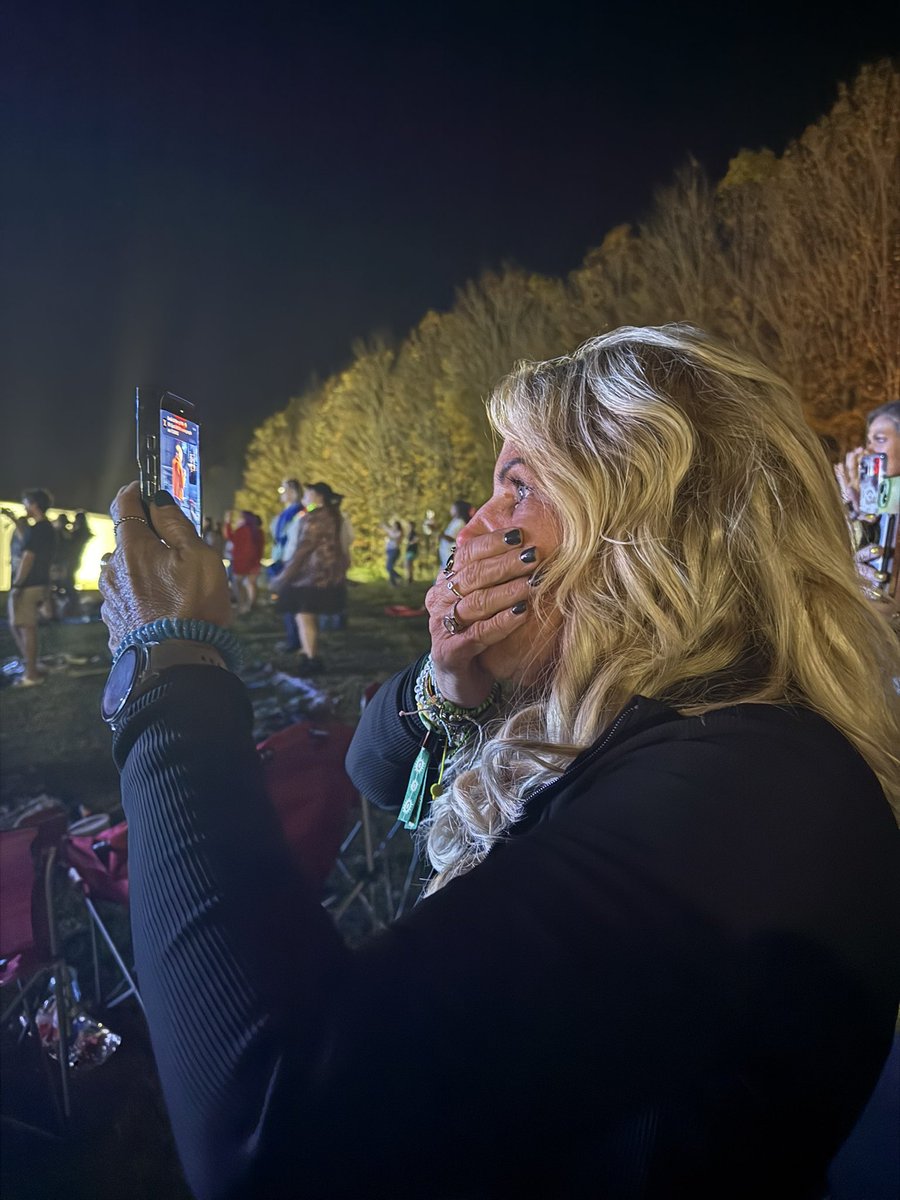 adoreharrynlou's tweet image. she was too stunned to speak @bottledchaos28