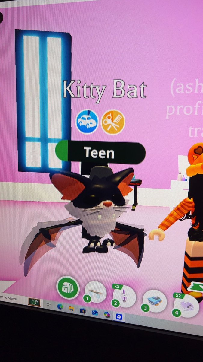 ash_dragon17's tweet image. AHH I GOT MY FIRST KITTY BAT TOO it’s so dang cute #adoptme