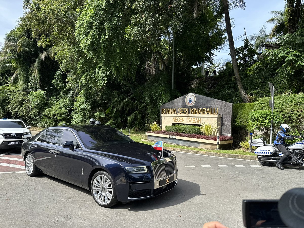 AshimIskandar's tweet photo. Kenderaan membawa Yang Dipertua Negeri Sabah Tun Musa Aman tiba di Istana Seri Kinabalu jam 9.20 pagi. @501Awani https://t.co/QDcVk0i4KF