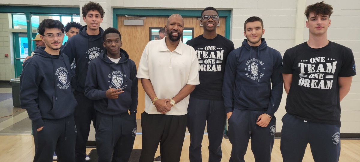 CoachMalaniKai's tweet photo. #NBA all-star and television #basketball analyst Kenny Smith took a moment to meet the guys today. #RCALions #basketball #OneTeam #OneDream #BelieveForI https://t.co/Xioj8J4R92