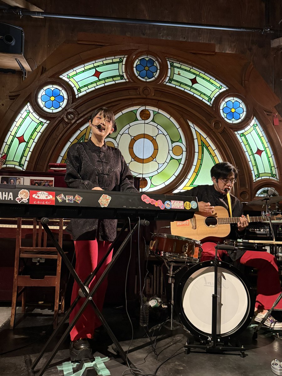 昨日もライブ行ってきました！
個人的に初めての会場だし、今までで一番雰囲気
ある会場でした！
当たり前かもだけど、会場の雰囲気が変われば、
音楽の感じ方も違うことを実感！！