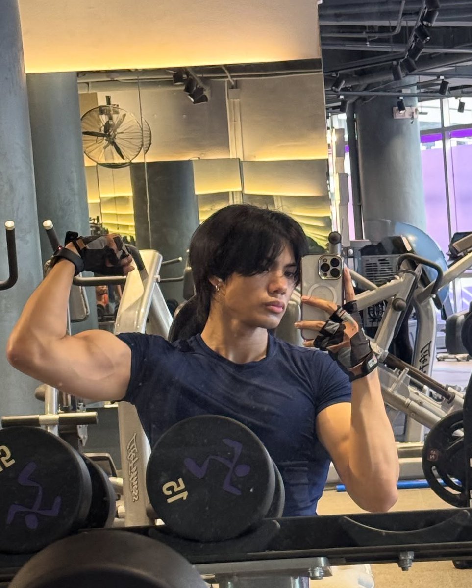 TeamWilsonOFC's tweet photo. [📸] New:ID Wilson IG Update

more gym selfies 🤳

🔗https://t.co/h0Xsg2mtx8

#Wilson #New_ID https://t.co/xFv9flvG48