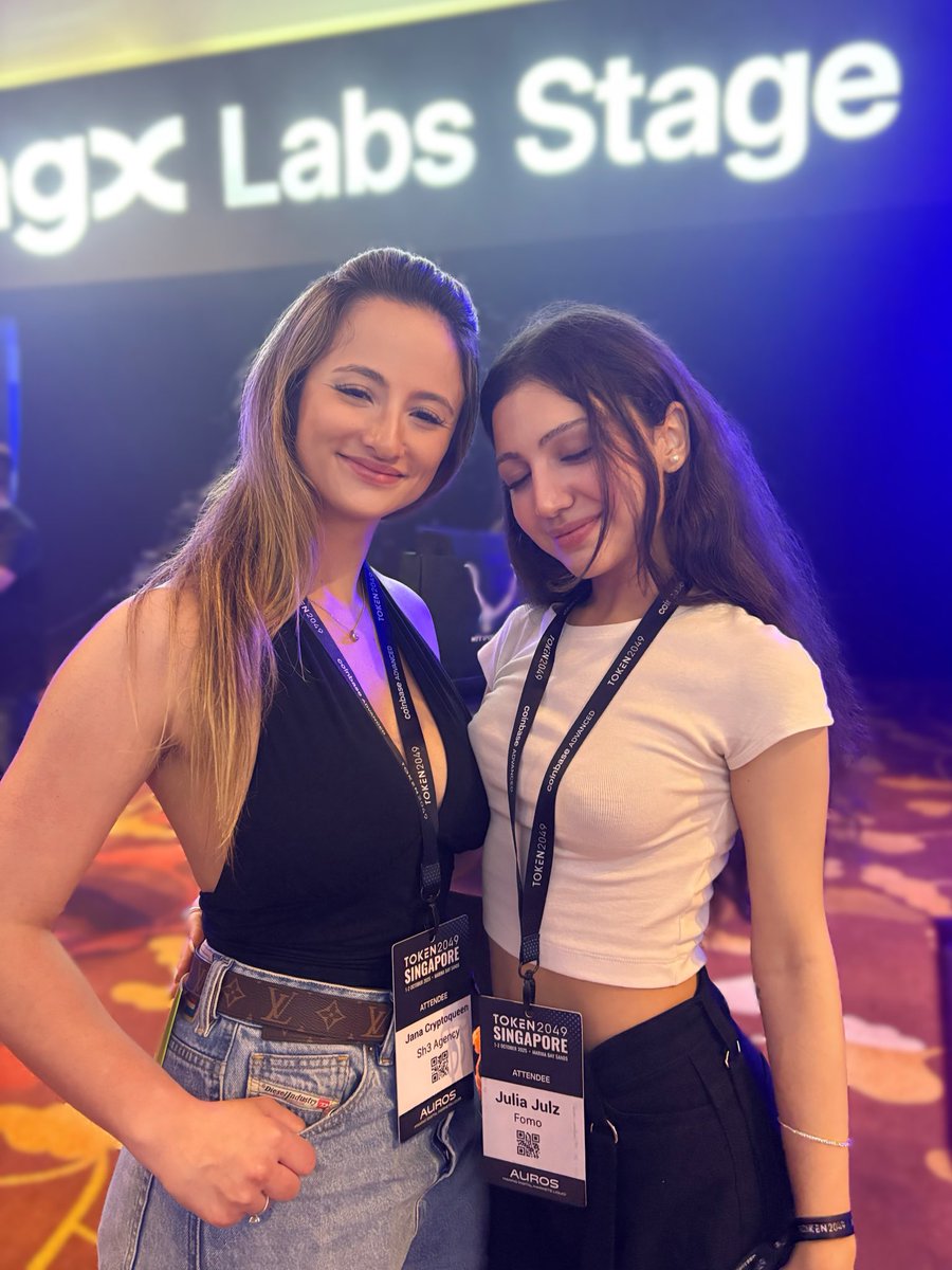 Julia tweet media