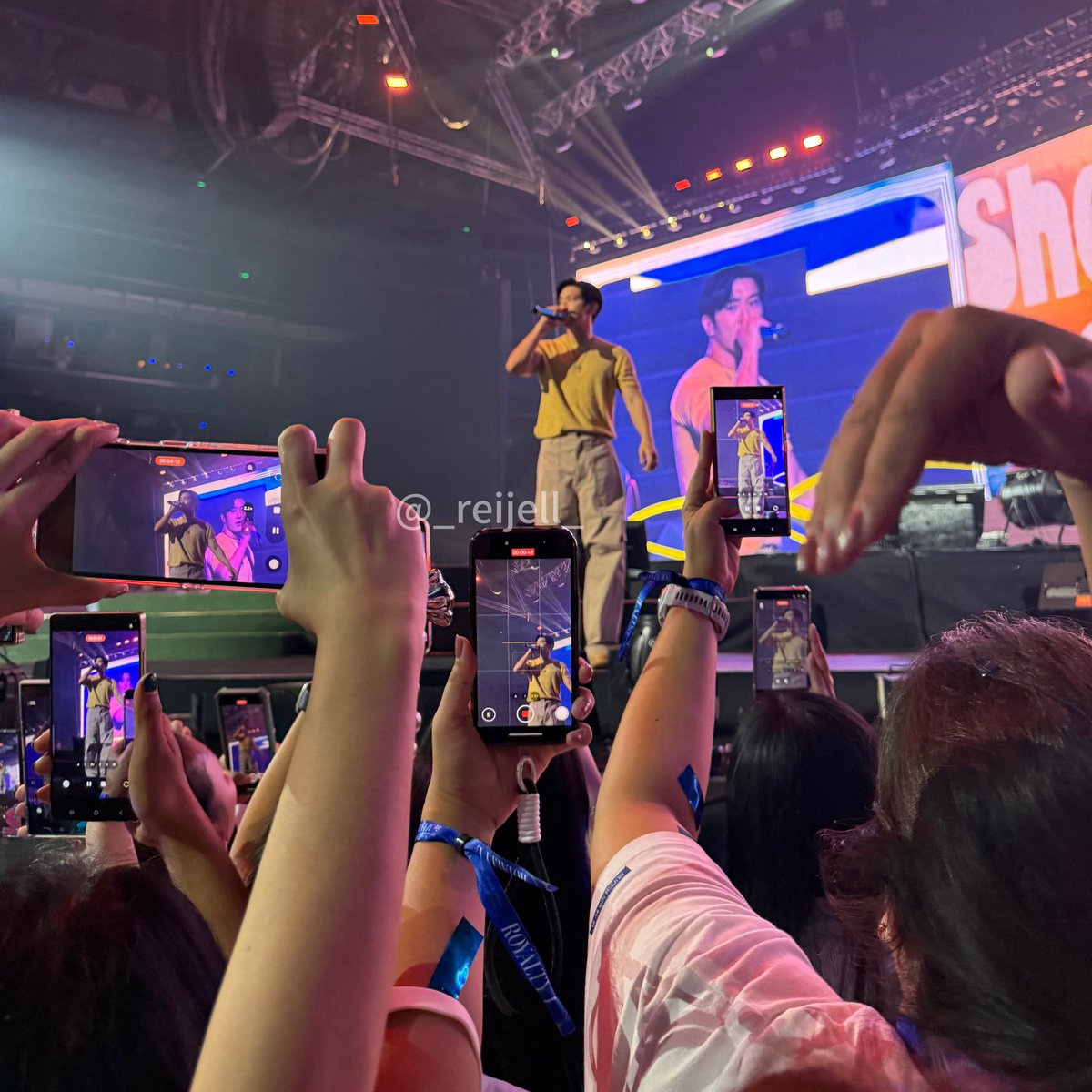 _reijell_'s tweet photo. Siwon, we were shouting your name with all our hearts.
I hope you felt our love and support.. every cheer, every scream. My throat was sore the next day, but the joy in my heart was louder.

It was all worth it, just to let you know how much you mean to us. Please know that you are loved 🥲🥰 

@siwonchoi #SS10inManila #SS10MANILA #최시원