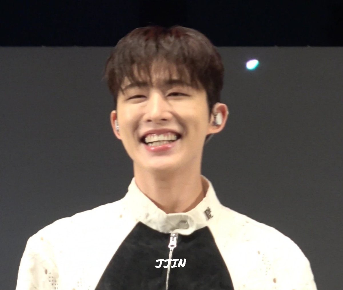I hope hanbin knows he's the reason somebody's heart doesn't feel so heavy today🫳🏻