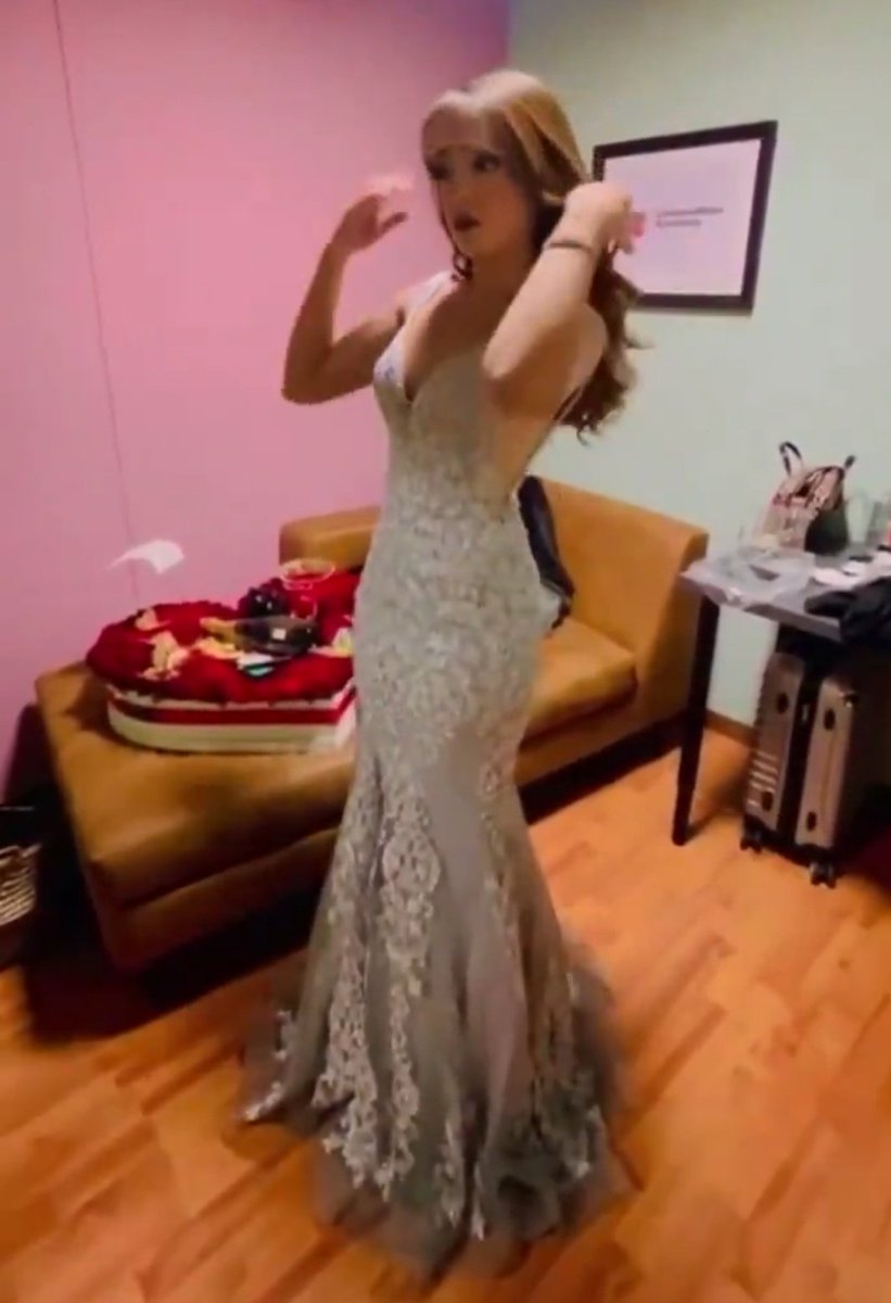 doremiangie's tweet photo. Yo después de ver coma va vestida mi lobaby en 148px.
LOBA, LOBA, LOBA!

ELAINE NUESTRO DIAMANTE https://t.co/cvRvnDIy4L